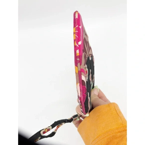 Vera‎ Bradley Floral Quilted Cotton Wristlet - Picture 4 of 4